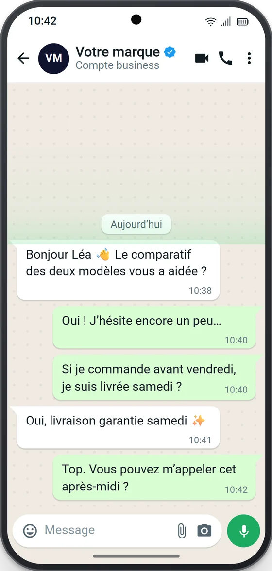 Une conversation WhatsApp : la cliente hésite entre deux modèles et demande à être rappelée